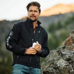 Ariat Logo Men Black 2.0 Soft-Shell Jacket