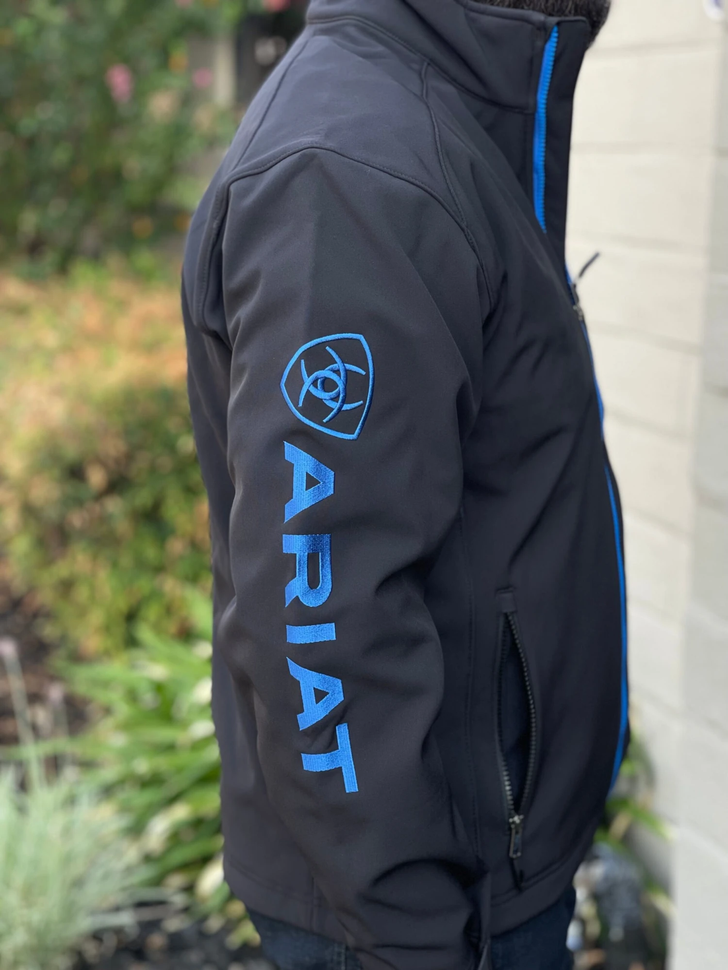 Ariat Men’s Blue Coralt Soft-Shell Jacket 2 Ariat Men’s Blue Coralt Soft-Shell Jacket - Image 2