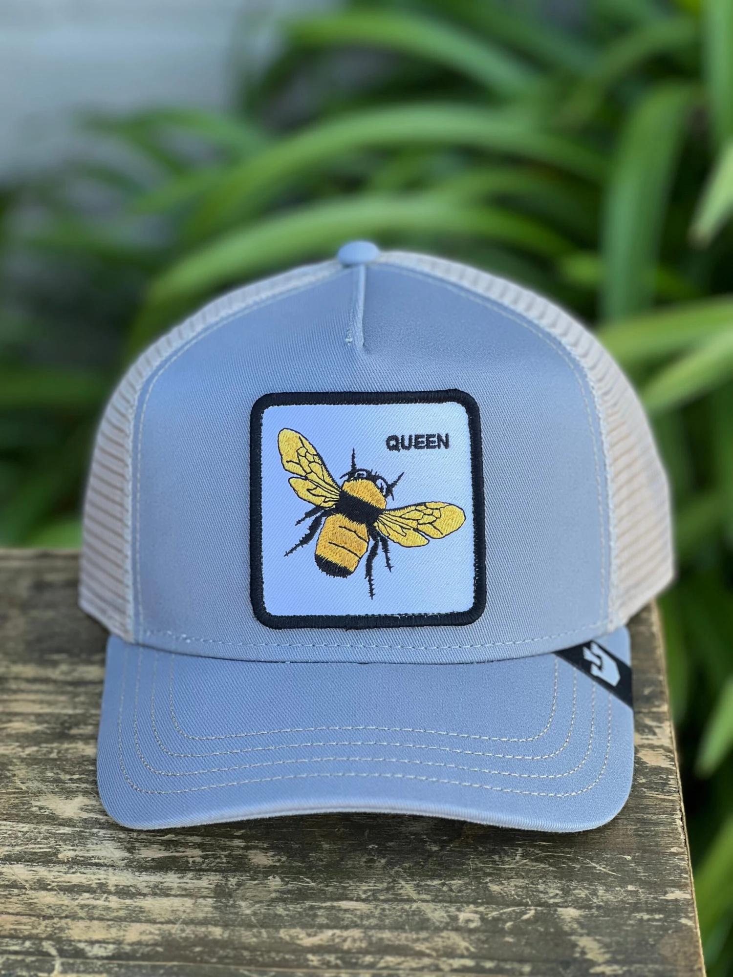 The Queen Bee - Slate 1 The Queen Bee - Slate