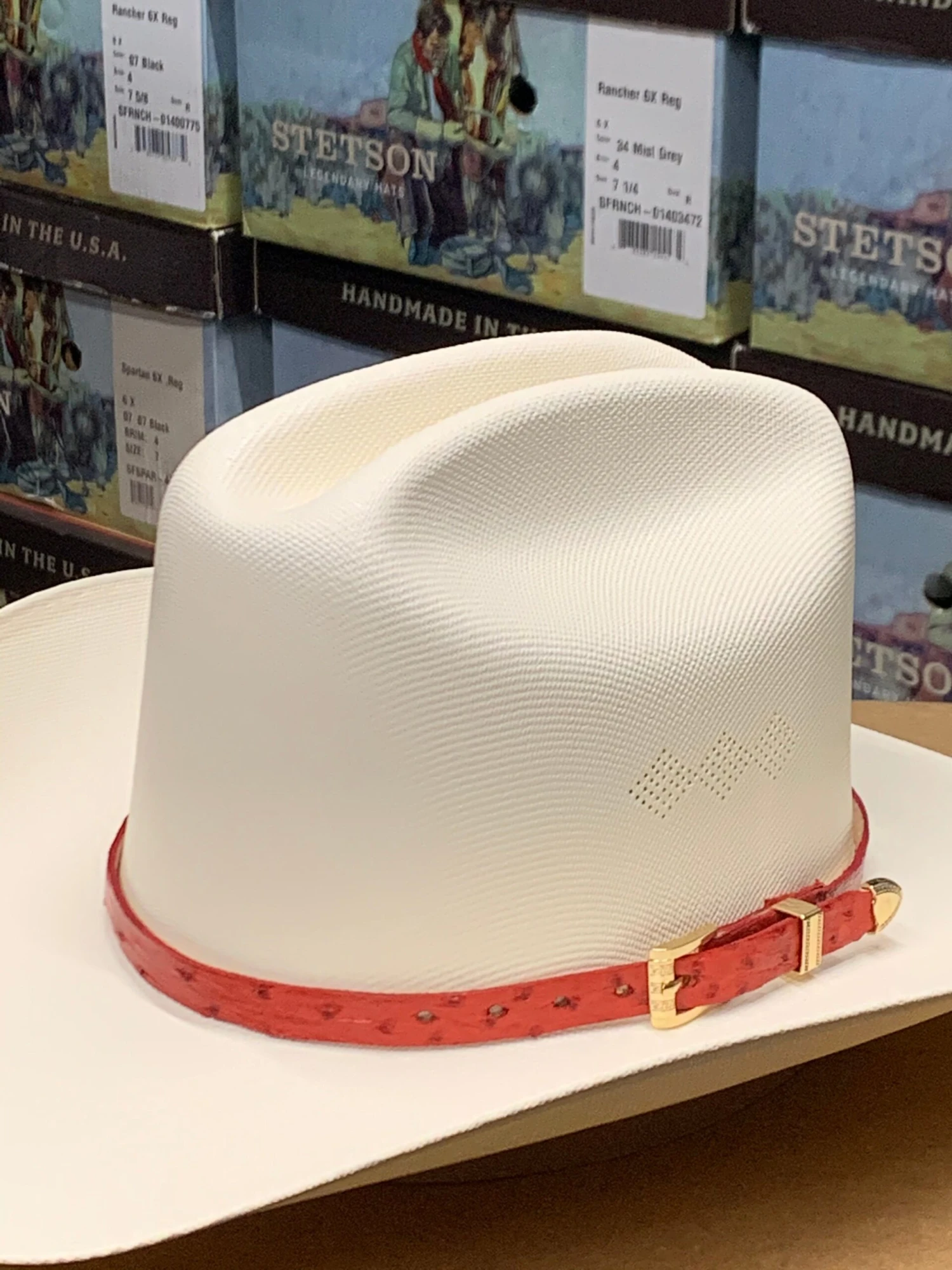 Tombstone 1000x Johnson (Copa Chica) Toquilla Avestruz Rojo 4 Tombstone 1000x Johnson (Copa Chica) Toquilla Avestruz Rojo - Image 4