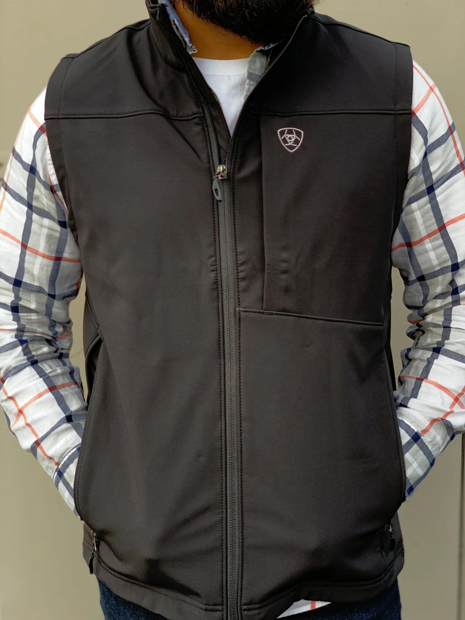 Ariat Men's Vernon 2.0 Softshell Vest Black / Black 1 Ariat Men's Vernon 2.0 Softshell Vest Black / Black